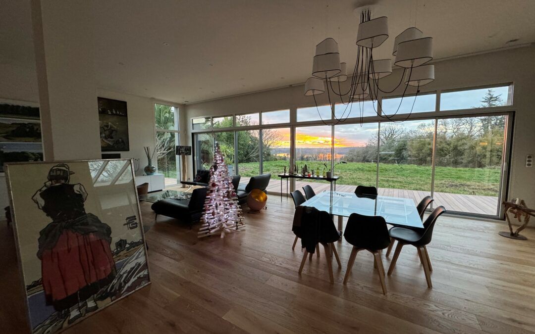 Parquet chêne Brossé verni 15×200 – maison sur Quimper